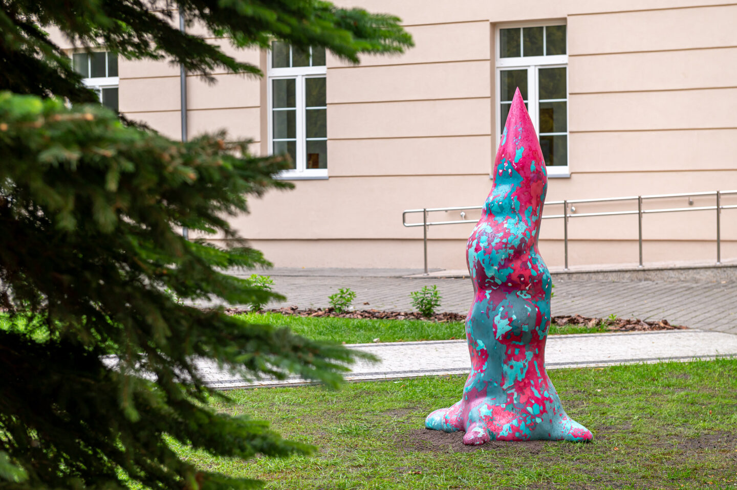pomnik-d-33-1440x958